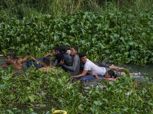 Perjuangan Migran Sebrangi Rawa demi Masuk ke AS Perjuangan Migran Sebrangi Rawa demi Masuk ke AS