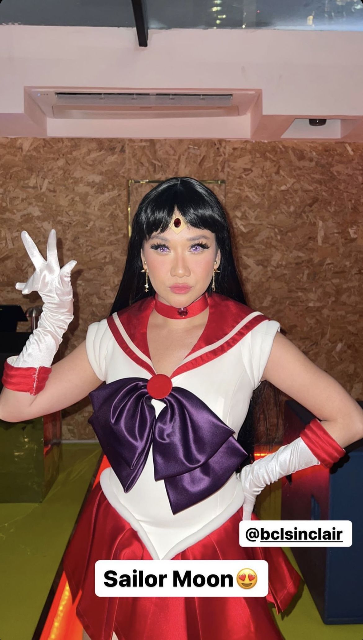 Potret artis cosplay anime di pesta ulang tahun Vidi Aldiano, BCL, Yuki Kato, dan Rangga Moela Potret artis cosplay anime di pesta ulang tahun Vidi Aldiano, BCL, Yuki Kato, dan Rangga Moela.