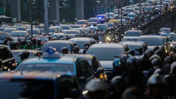 Potret Horornya Macet di Jakarta, Jam Kerja Jadi Dibagi Dua?
