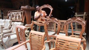 Potret Penjualan Kursi Kayu Ukir Jepara