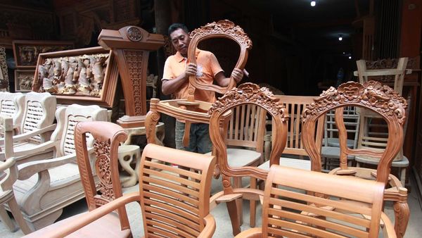 Potret Penjualan Kursi Kayu Ukir Jepara