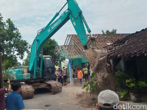 Rumahnya Dieksekusi buat Proyek Tol, Kades Pepe Klaten: Kami Tuntut Keadilan Rumahnya Dieksekusi buat Proyek Tol, Kades Pepe Klaten: Kami Tuntut Keadilan