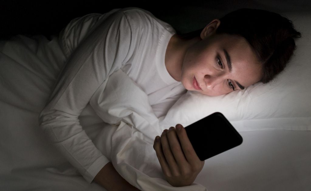 Begadang merupakan salah satu kebiasaan yang menjadi penyebab kulit tampak kusam