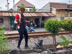 Tingkah Kocak Shah Rukh Khan KW Kota Malang yang Jago Joget Sejak SMP