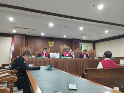 Rudolf Pembunuh Tersenyum di Lift Jalani Sidang Putusan Sela Hari Ini
