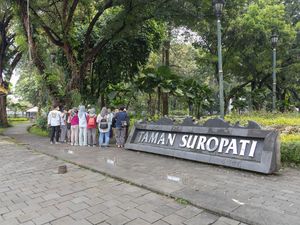 7 Tempat Historis di Menteng, dari Taman Suropati sampai Sekolah Obama