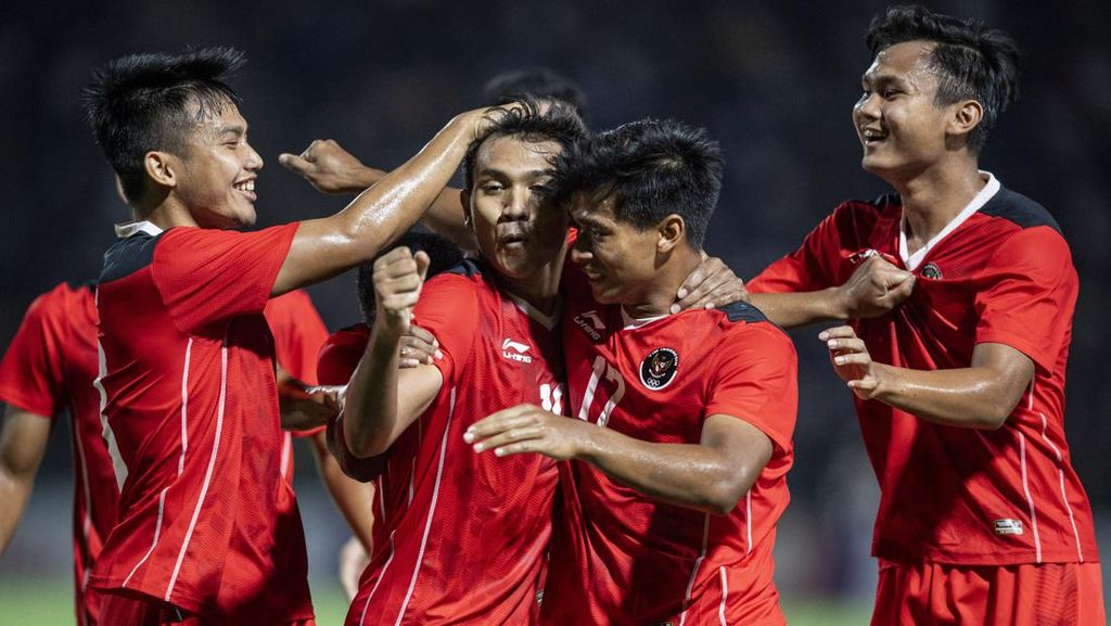 Kalahkan Kamboja 2-1, Timnas Indonesia U-22 Lolos ke Semifinal Kalahkan Kamboja 2-1, Timnas Indonesia U-22 Lolos ke Semifinal