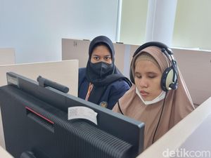 6 Tunanetra Ikuti Tes UTBK di Unesa Didampingi Pengawas