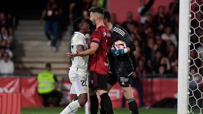 TOPSHOT - Real Madrids Brazilian forward Vinicius Junior (L) argue with Osasunas Spanish defender David Garcia (C) and Osasunas Spanish goalkeeper Sergio Herrera during the Spanish Copa del Rey (Kings Cup) final football match between Real Madrid CF and CA Osasuna at La Cartuja stadium in Seville on May 6, 2023. (Photo by CRISTINA QUICLER / AFP) (Photo by CRISTINA QUICLER/AFP via Getty Images)