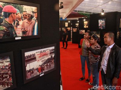 25 Tahun Mengenang Reformasi Dalam Bingkai Foto