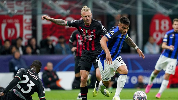 Lautaro Martinez of FC Internazionale gaind a penalty kick disallowed by VAR during the UEFA Champions League semi-final first leg match between AC Milan and FC Internazionale at Stadio Giuseppe Meazza, on 10 May, 2023 in Milan, Italy. (Photo by Giuseppe Maffia/NurPhoto via Getty Images)