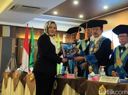 Langkah Berliku Adde Rosi Berjuang Raih Gelar Doktor