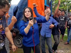 Ikut Antar Pendaftaran Bacaleg, Anisa Bahar Goyang KPU Brebes