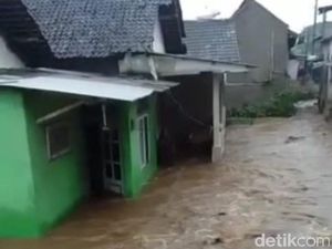 57 Rumah Warga di 2 Dusun Kalibaru Banyuwangi Terdampak Banjir Bandang 57 Rumah Warga di 2 Dusun Kalibaru Banyuwangi Terdampak Banjir Bandang
