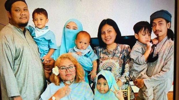 Bela soal Perselingkuhan, 6 Potret Kompak Ibu Virgoun dengan Inara
