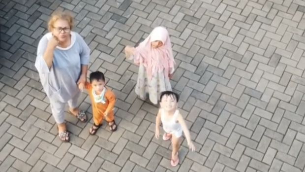Bela soal Perselingkuhan, 6 Potret Kompak Ibu Virgoun dengan Inara