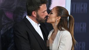 Foto: Ben Affleck Pamer Mesra Bareng Jlo Setelah Mantan Puji Teknik Seksnya