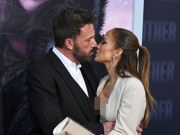 Foto: Ben Affleck Pamer Mesra Bareng Jlo Setelah Mantan Puji Teknik Seksnya
