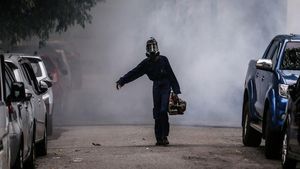 Cegah DBD, Perumahan Warga di Sri Lanka Difogging