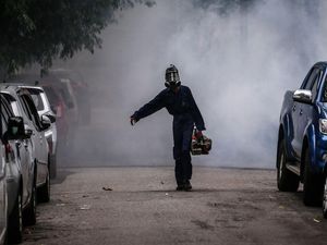 Cegah DBD, Perumahan Warga di Sri Lanka Difogging Cegah DBD, Perumahan Warga di Sri Lanka Difogging