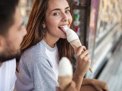 Demi Traktir Pacar Es Krim, Pria Ini Rela Pinjam Uang Teman Sampai Bikin Kesal