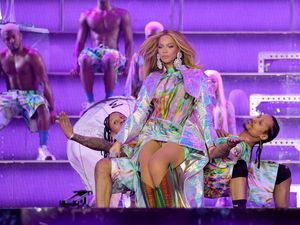 Riders Beyonce: Terbangkan Dudukan Toilet Sendiri Riders Beyonce: Terbangkan Dudukan Toilet Sendiri