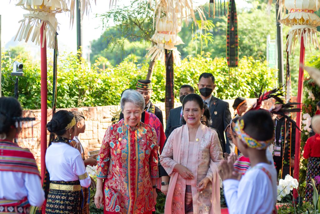 LABUAN BAJO, INDONESIA - MAY 10: (----EDITORIAL USE ONLY - MANDATORY CREDIT - 'ASEAN2023 HOST PHOTOGRAPHER / HANDOUT' - NO MARKETING NO ADVERTISING CAMPAIGNS - DISTRIBUTED AS A SERVICE TO CLIENTS----) (From L to R) Philippines First Lady Louise Araneta-Marcos, Singaporean First Lady Ho Ching, Indonesian First Lady Iriana Joko Widodo, Laotian First Lady Vandala Siphandone, Cambodia First Lady Bun Rany Hun Sen, and Malaysian First Lady Datoâ Seri Dr. Wan Azizah pose for a family photo during the spouse program of the 42nd ASEAN Summit 2023 in Labuan Bajo, Indonesia on May, 10, 2023. (Photo by ASEAN2023 Host Photographer / Handout/Anadolu Agency via Getty Images)