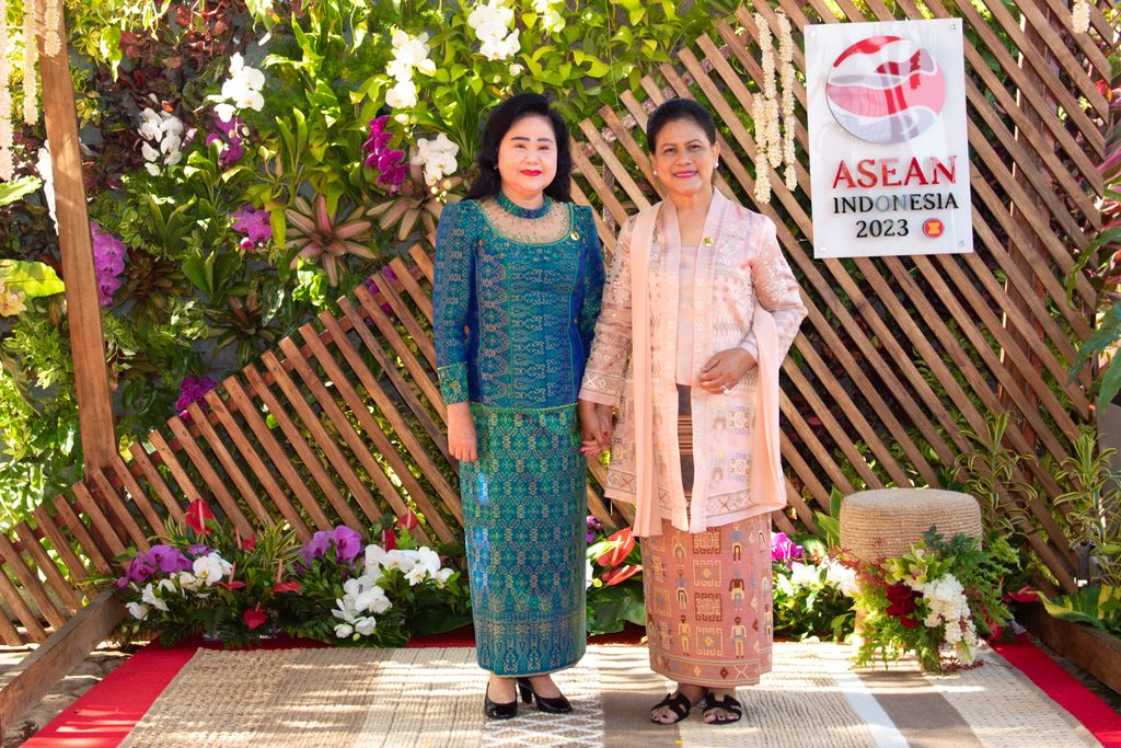 LABUAN BAJO, INDONESIA - MAY 10: (----EDITORIAL USE ONLY - MANDATORY CREDIT - 'ASEAN2023 HOST PHOTOGRAPHER / HANDOUT' - NO MARKETING NO ADVERTISING CAMPAIGNS - DISTRIBUTED AS A SERVICE TO CLIENTS----) (From L to R) Philippines First Lady Louise Araneta-Marcos, Singaporean First Lady Ho Ching, Indonesian First Lady Iriana Joko Widodo, Laotian First Lady Vandala Siphandone, Cambodia First Lady Bun Rany Hun Sen, and Malaysian First Lady Datoâ Seri Dr. Wan Azizah pose for a family photo during the spouse program of the 42nd ASEAN Summit 2023 in Labuan Bajo, Indonesia on May, 10, 2023. (Photo by ASEAN2023 Host Photographer / Handout/Anadolu Agency via Getty Images)