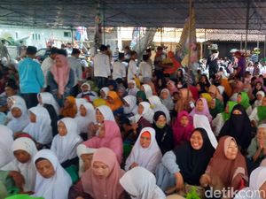 Ribuan Orang Hadiri Haul KH Salman di Ponpes Al Manshur Klaten