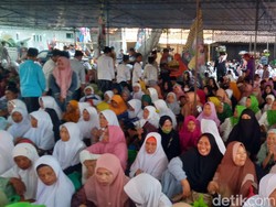 Ribuan Orang Hadiri Haul KH Salman di Ponpes Al Manshur Klaten