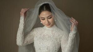 8 Inspirasi Gaun Pengantin Tertutup Para Seleb, Jessica Mila Bak Grace Kelly