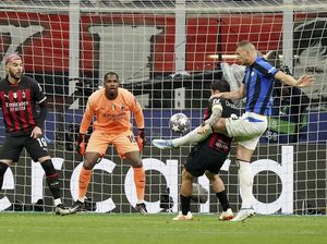 Calabria Memang Kewalahan Hadapi Dzeko