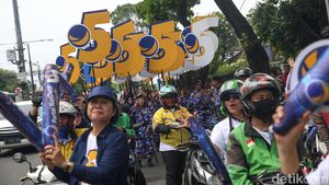 Iring-iringan Ojol dan Marching Band Antar NasDem Daftar Bacaleg ke KPU