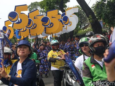 Iring-iringan Ojol dan Marching Band Antar NasDem Daftar Bacaleg ke KPU
