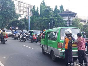 Hari Kedua Lingkar Istana Bogor 2 Arah, Bima Arya Bilang Lalin Lebih Lancar Hari Kedua Lingkar Istana Bogor 2 Arah, Bima Arya Bilang Lalin Lebih Lancar