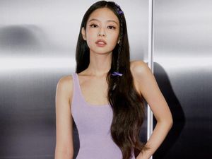 7 Gaya Jennie BLACKPINK Pakai Mini Dress Hasil Kolaborasi dengan Calvin Klein