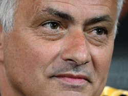 Mourinho Tertawakan Rumor PSG