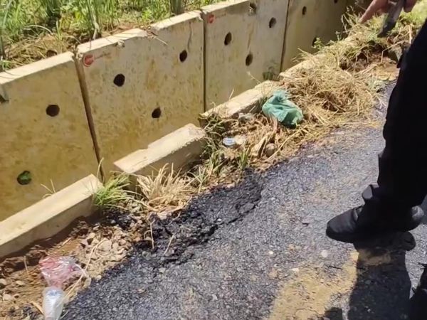Penampakan Aspal Jalan di Medan yang Terkelupas Diinjak Kadis Bina Marga