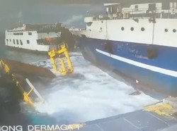 Detik-detik KMP Mutiara Pertiwi Tabrak Dermaga Bastiong Ternate