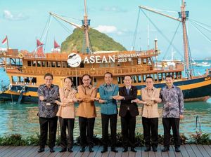 Bahagianya Penemu Motif Kala Kepala Negara ASEAN Pakai Tenun Mata Manuk Bahagianya Penemu Motif Kala Kepala Negara ASEAN Pakai Tenun Mata Manuk