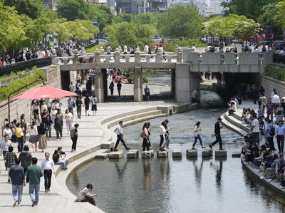 Korea Selatan Cabut Semua Aturan soal COVID-19, Turis Gembira
