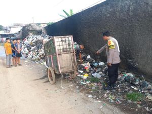 Pilu Bayi Baru Lahir Ditemukan di Tumpukan Sampah