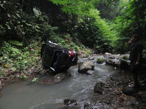 Mobil Masuk Jurang di Klaten: Kronologi hingga Dugaan Penyebab Mobil Masuk Jurang di Klaten: Kronologi hingga Dugaan Penyebab