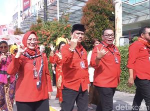 Pakai Baju Adat dan Diiringi Reog, 50 Bacaleg PDIP Daftar ke KPU Depok
