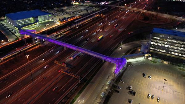 Penampakan JPO Indoor Terpanjang di Dunia