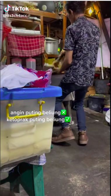 Penjual ketoprak puting beliung