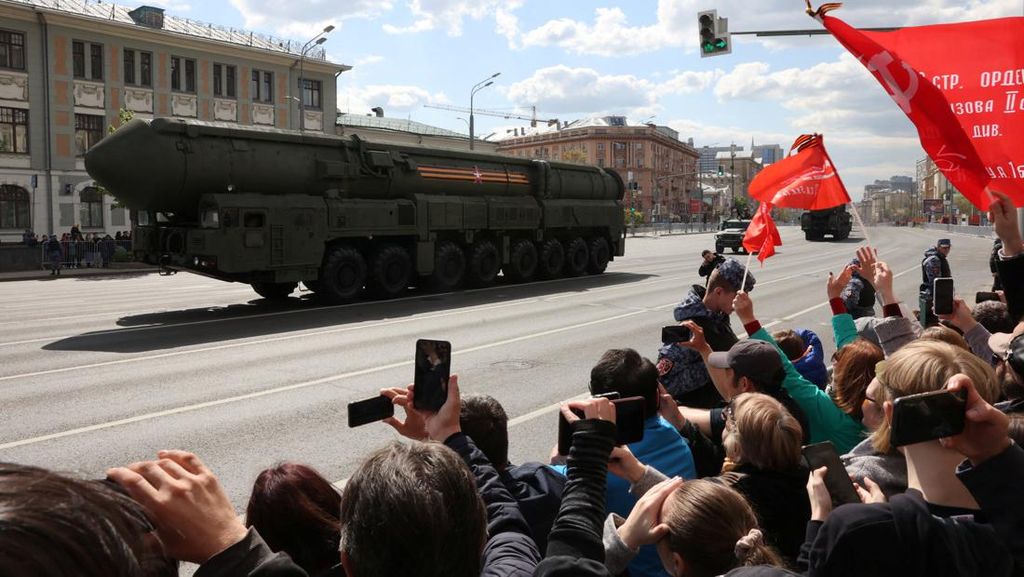 Rusia Pamer Rudal Balistik Mematikan Saat Parade Hari Kemenangan Rusia Pamer Rudal Balistik Mematikan Saat Parade Hari Kemenangan