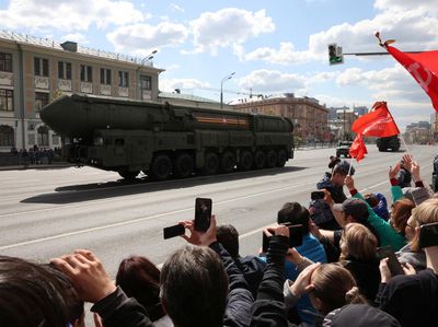 Rusia Pamer Rudal Balistik Mematikan Saat Parade Hari Kemenangan