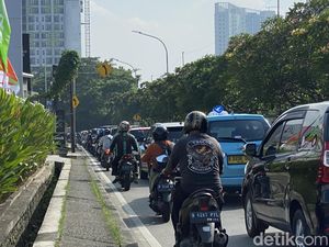 Warga Pasrah Kena Macet Lenteng Agung Jaksel, Harap WFH Diterapkan Lagi Warga Pasrah Kena Macet Lenteng Agung Jaksel, Harap WFH Diterapkan Lagi