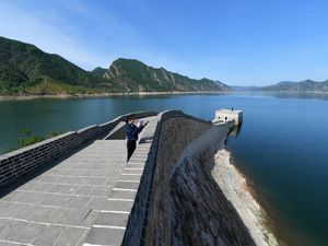Tembok Besar China yang Hilang Kini Muncul dari Dasar Danau